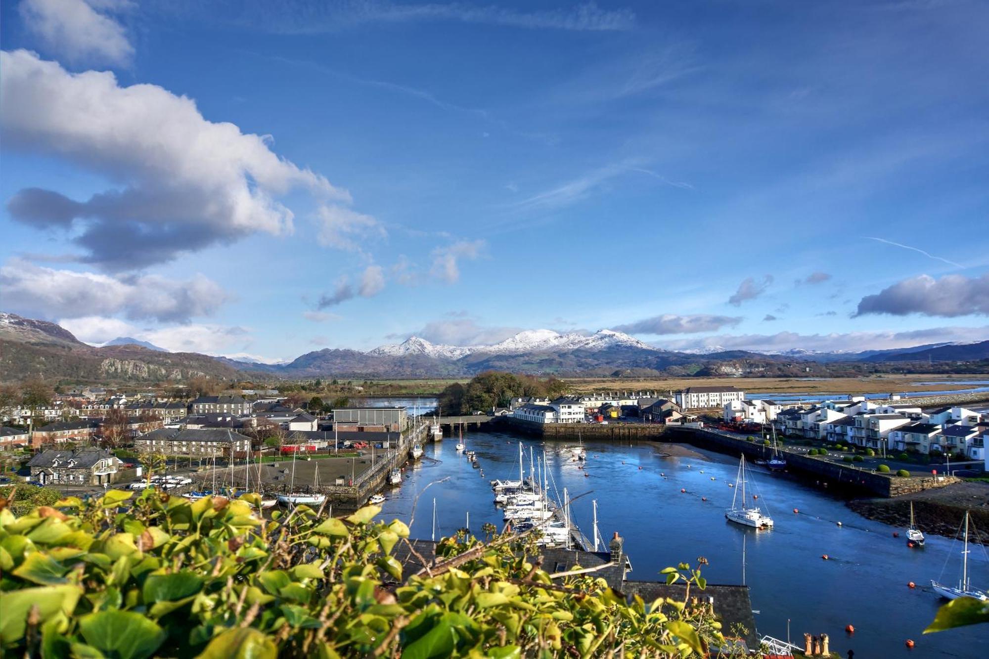 Porthmadog, Sleeps 11, 5 Bedrooms, 5 Bathrooms, Mountain Views Екстериор снимка